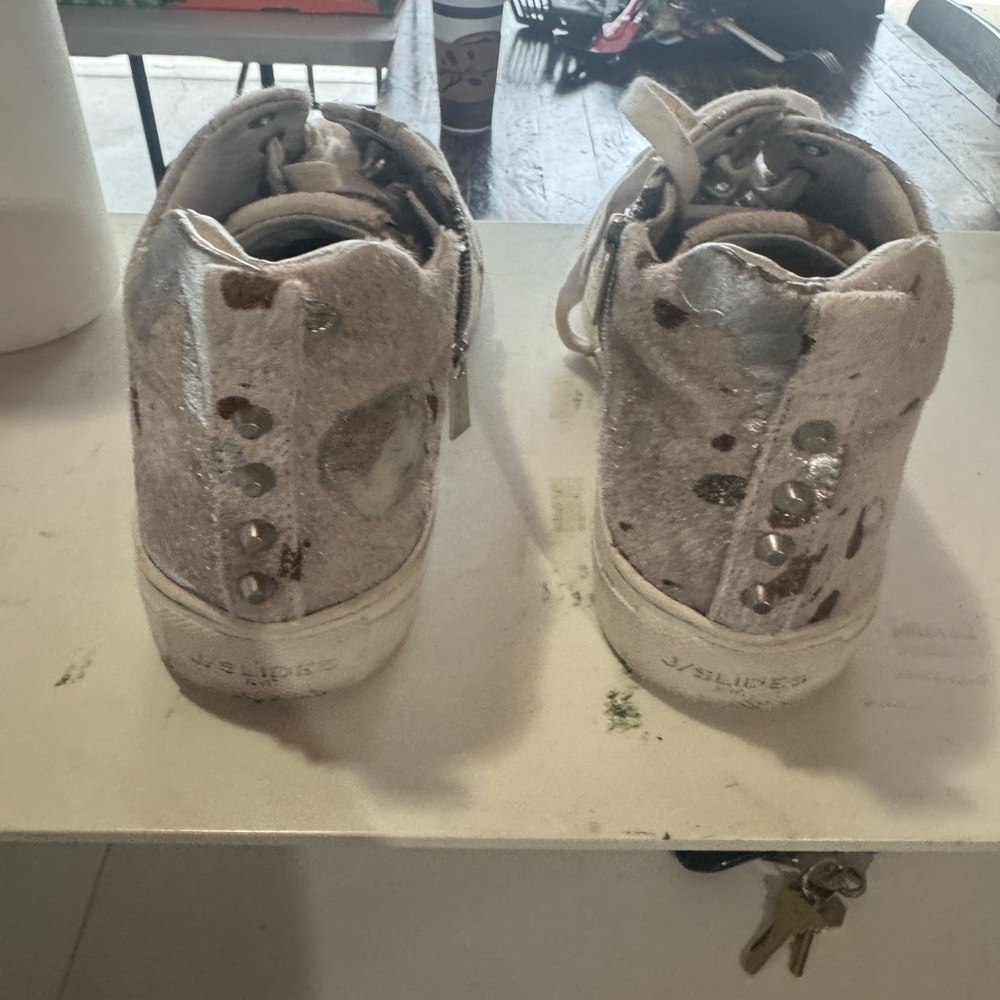 J/SLIDES Kids Silver and White Sneakers